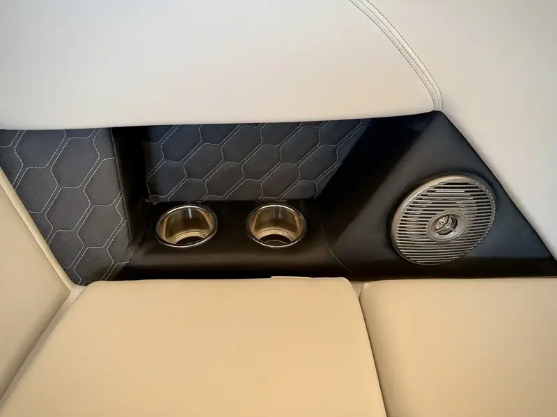 Four Winns H2 FREEDOM MERCRUISER 4.5L 2026