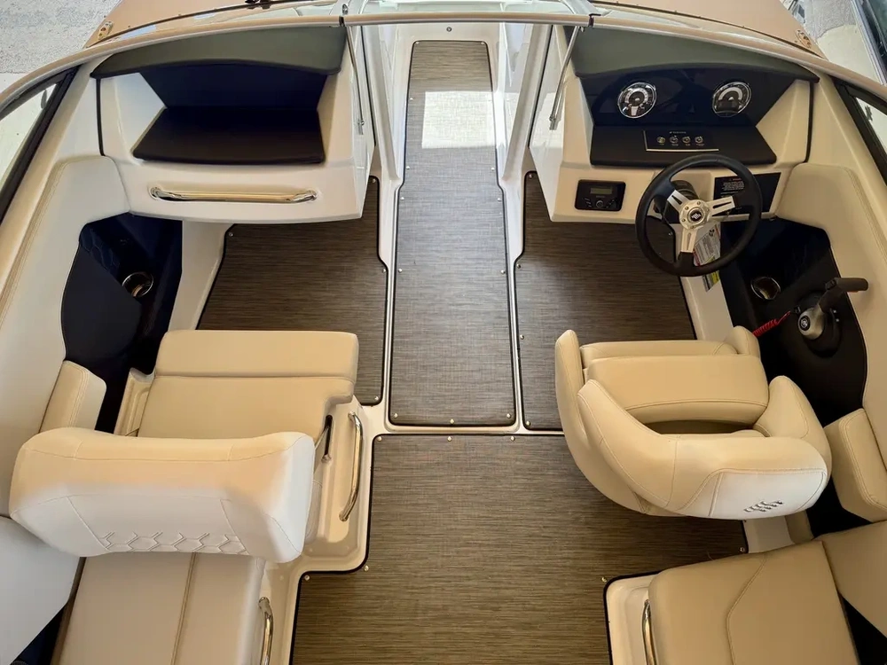 2026 Four Winns H2 Freedom Mercruiser 4.5l alt