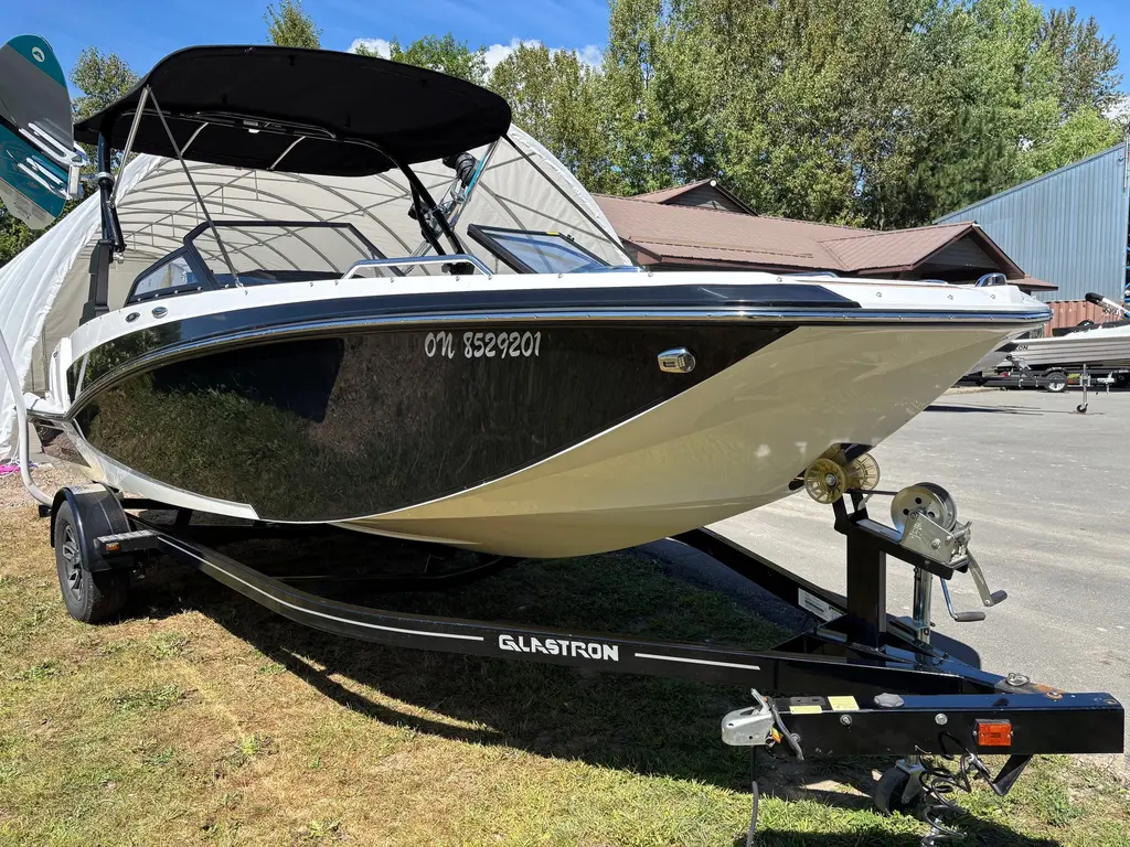 2022 Glastron GT 205 - MERCRUISER 4.5L