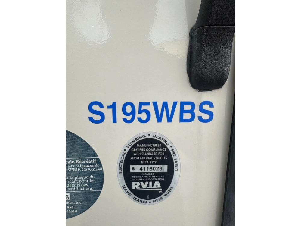 2017 Cruiser Rv Shadow Cruiser 195wbs alt