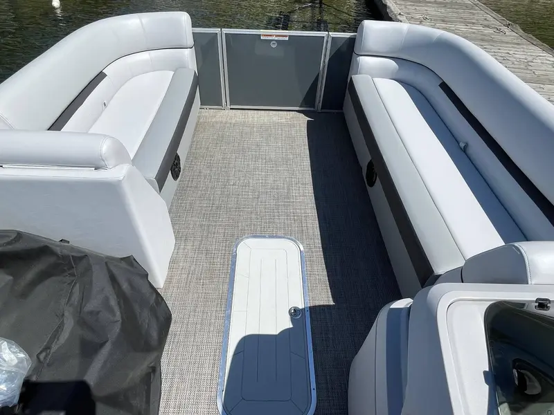 Godfrey Marine MC235DFL 2024