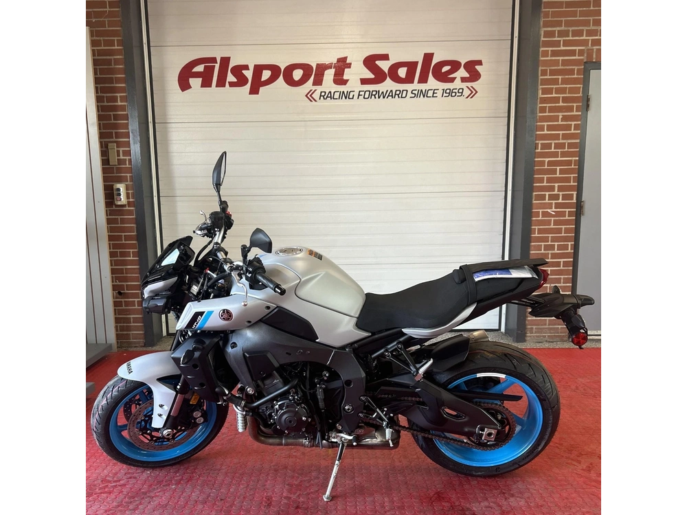 2025 Yamaha Mt 10 alt