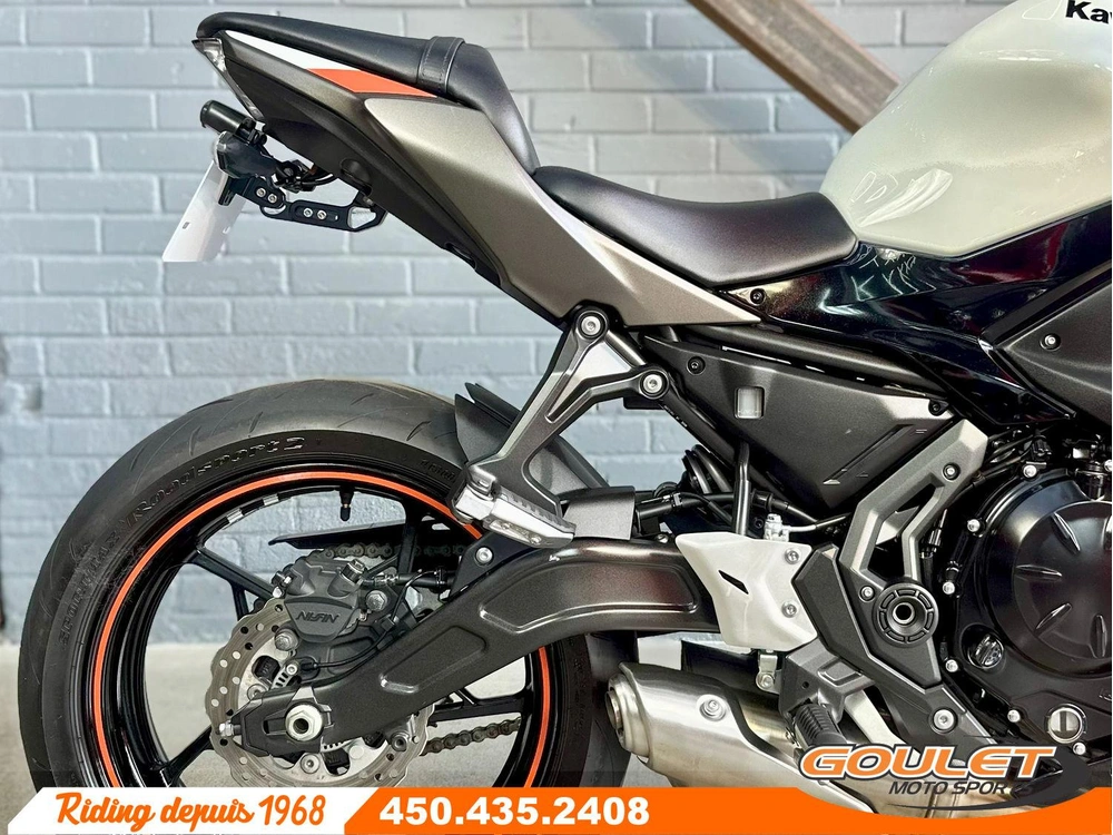 Kawasaki Ninja 650 Blanc 2023 alt