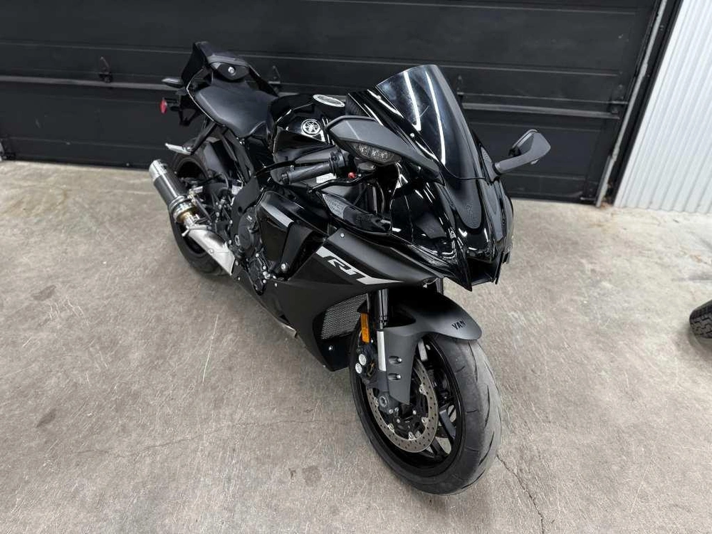 Yamaha R1 2024 alt