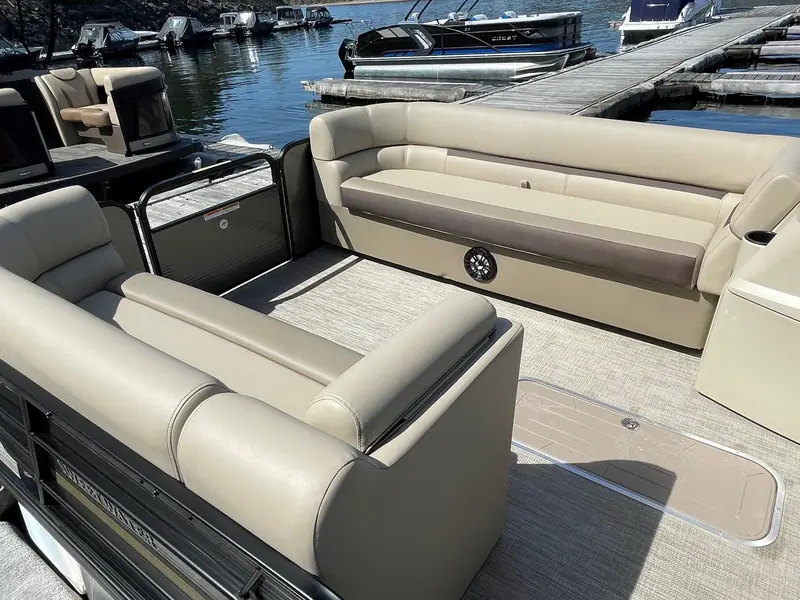 Godfrey Marine Sweetwater Cruise SW 2186 C GTP 27 in. Center Tube 2023