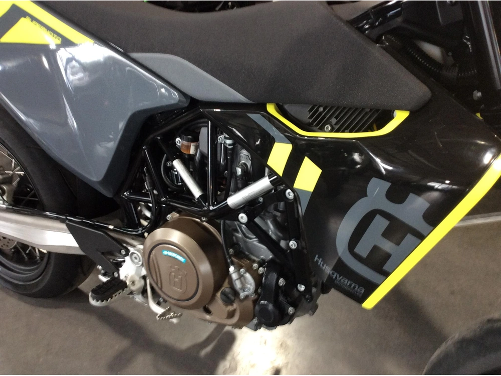 2023 Husqvarna 701 Superm alt
