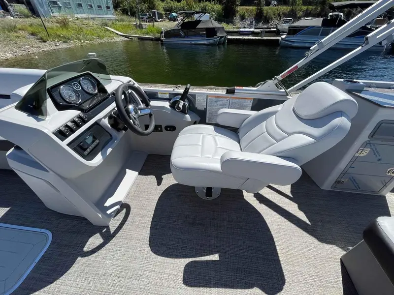 Godfrey Marine MC235DFL 2024