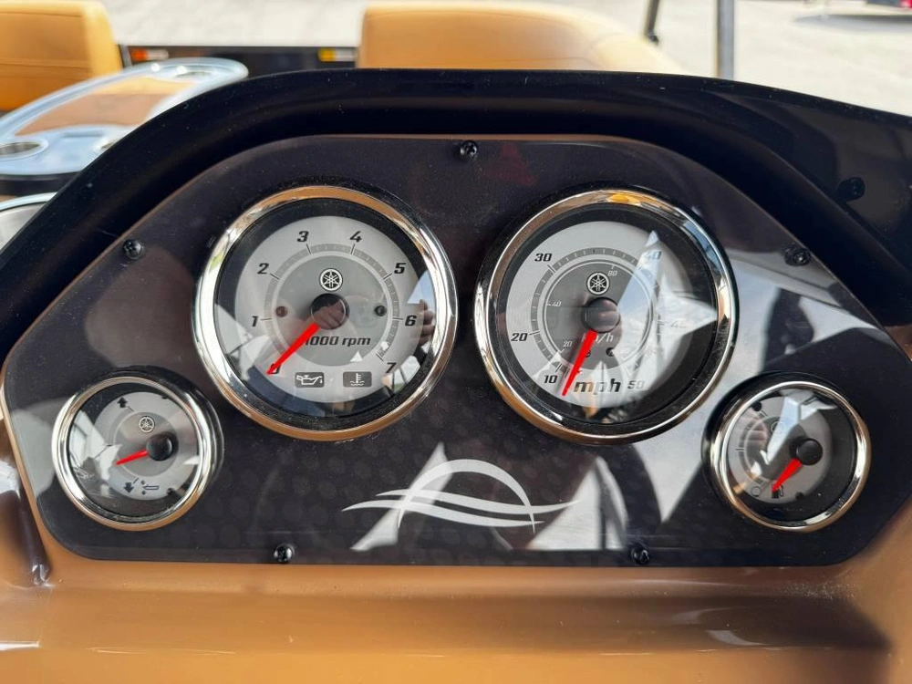 Suncatcher G3 Fusion 324sl 2025 + Remorque + Moteur Yamaha 200 Hp Vmax Sho 2025 alt