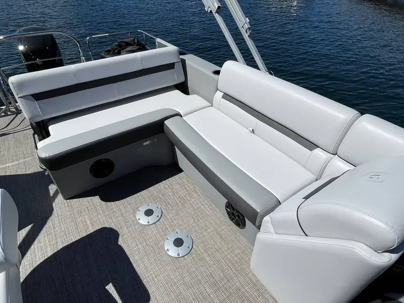 Godfrey Marine MC235DFL 2024