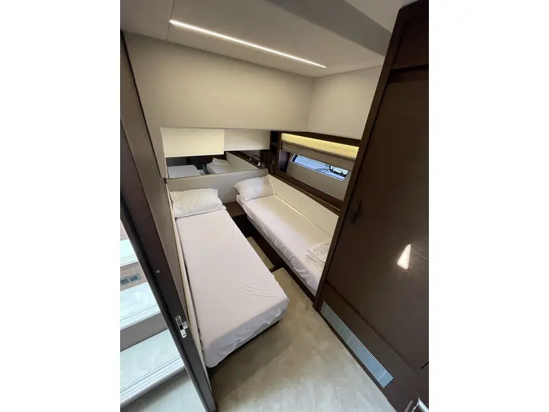 Prestige Yachts 520 FLY - DIESEL 2022