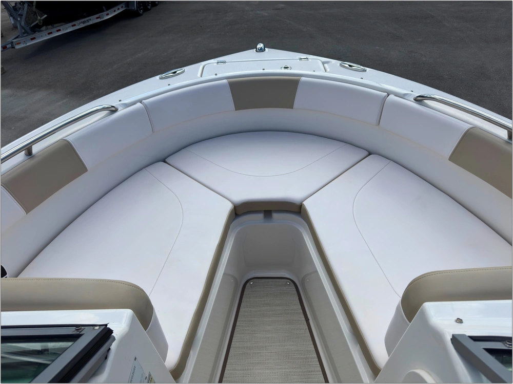 2018 Robalo R227 alt