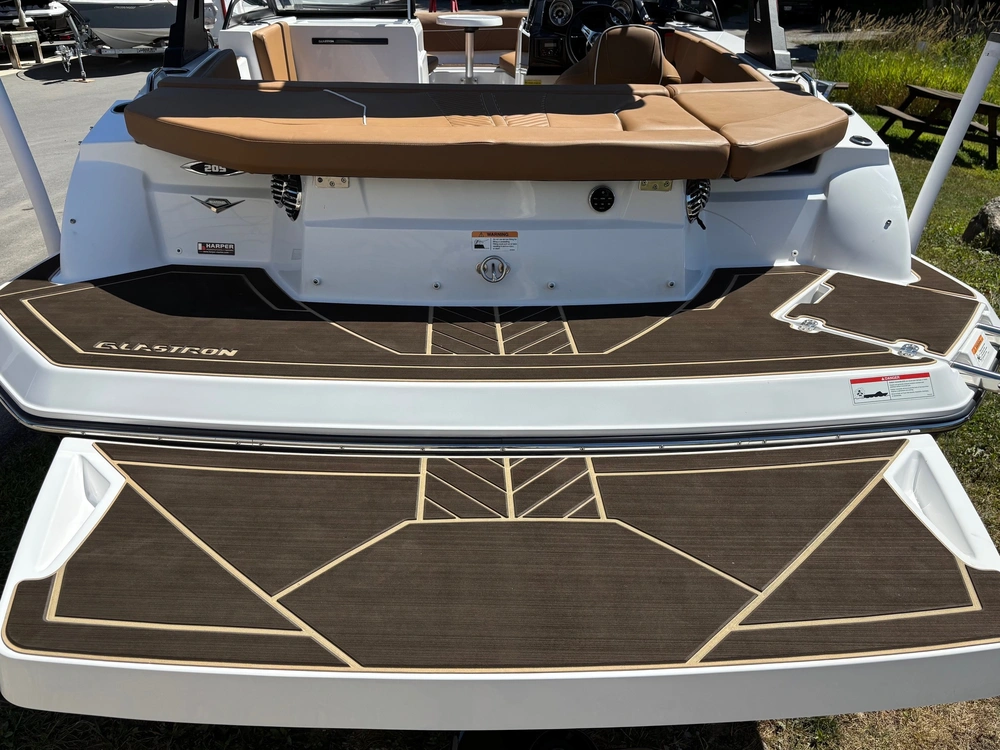2022 Glastron Gt 205 Mercruiser 4.5l alt