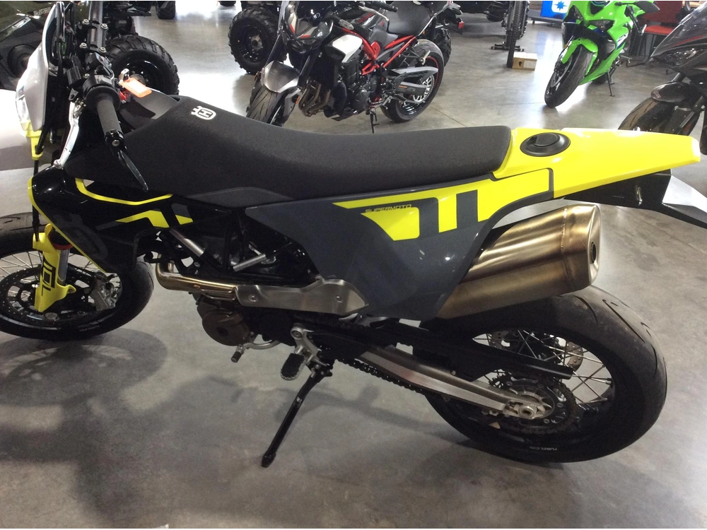 2023 Husqvarna 701 Superm alt