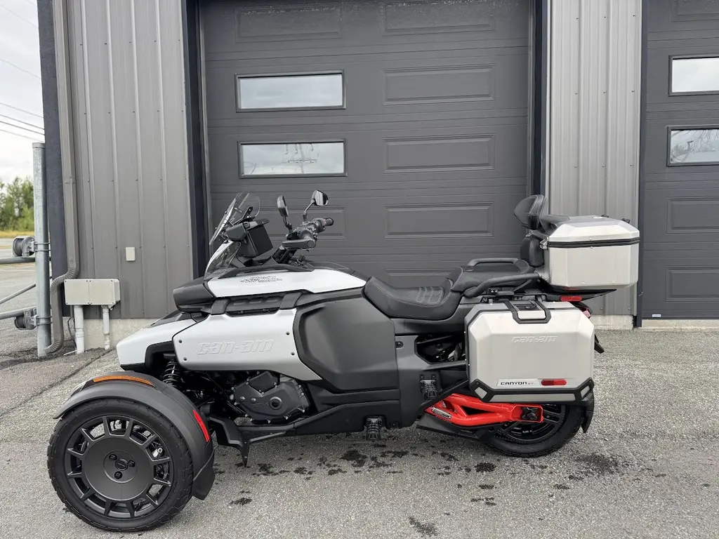 Can-Am Canyon XT 2025