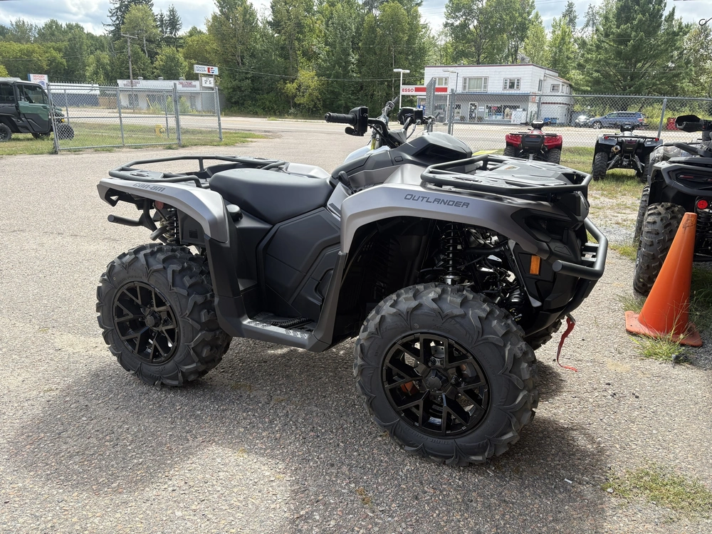 2025 Can-am Out Xt 700 alt