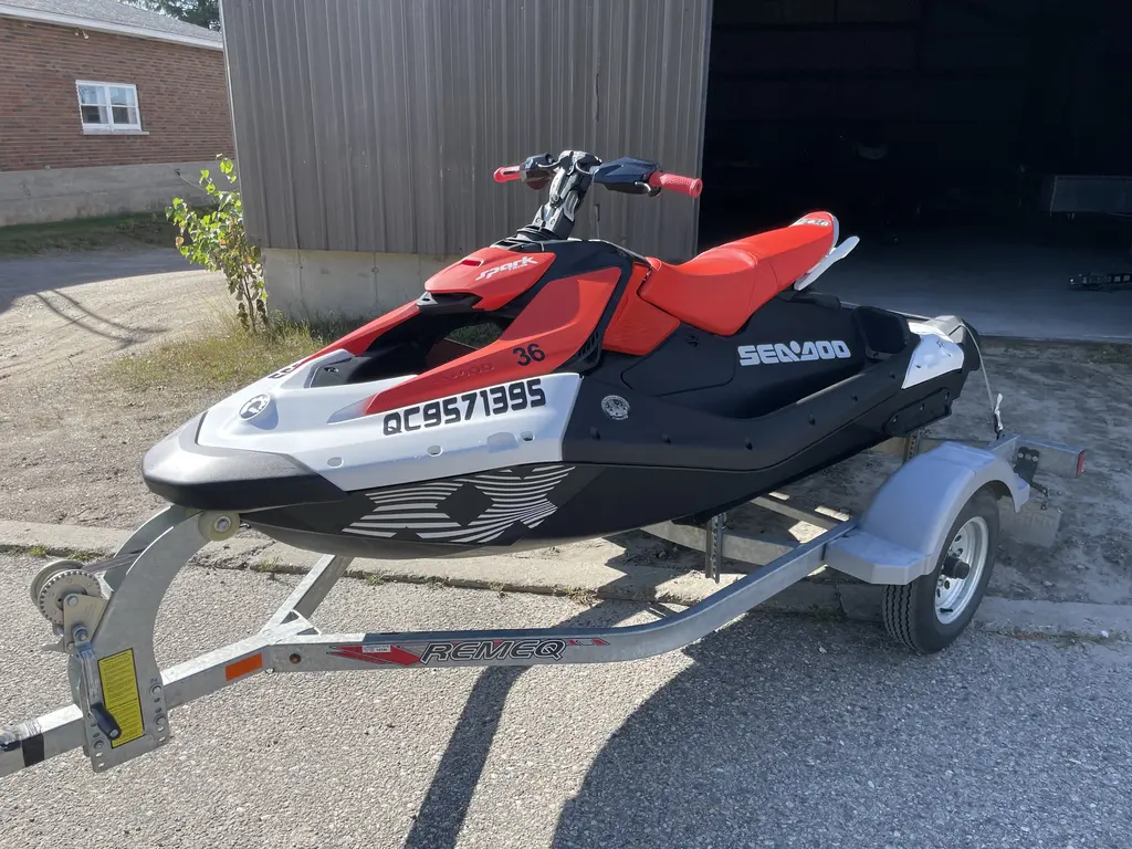 Used 2025 Sea-doo Spark Trixx 3 Up (kit) in Mont-Laurier - F
