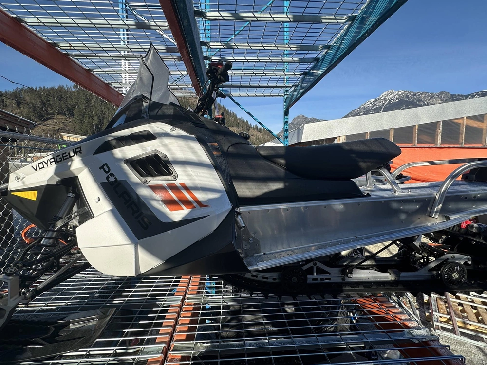 2024 Polaris 550 Voyageur 155 - White Lightning alt