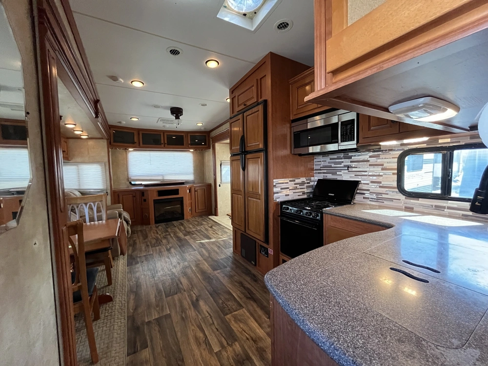 Forest River Cardinal 3640r 2010 alt