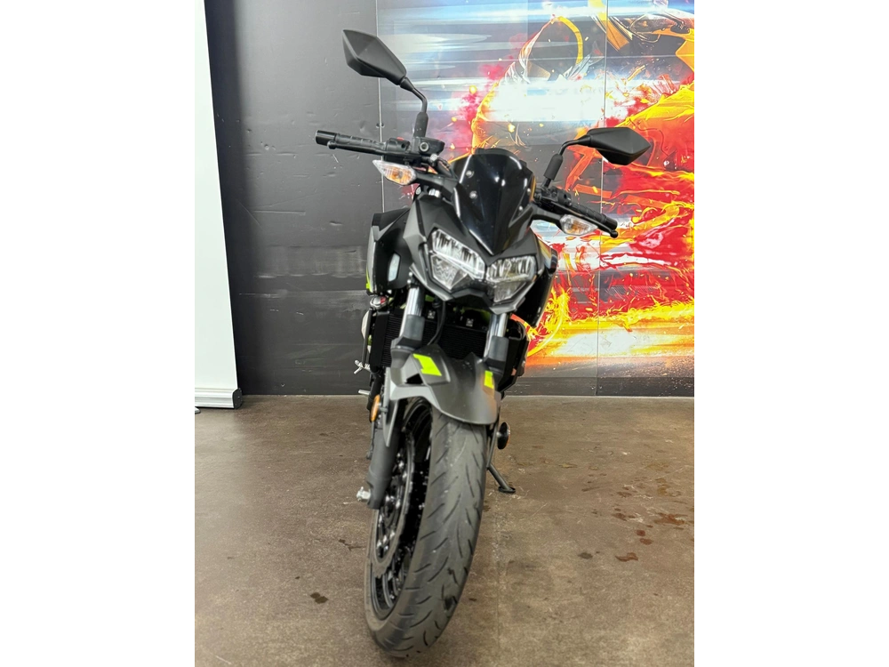 2023 Kawasaki Z400 alt