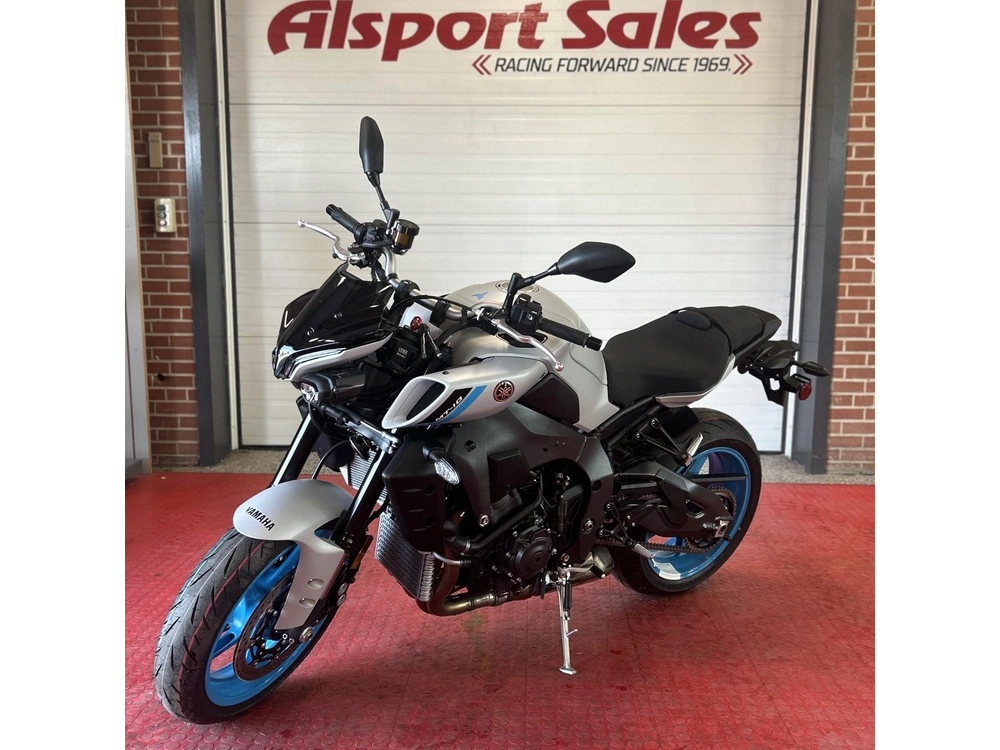 2025 Yamaha Mt 10 alt