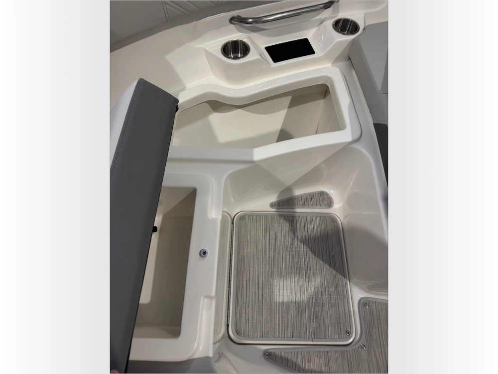 2026 Sea Ray Sdx 250 Outboard alt