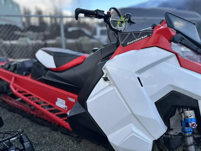 2020 Polaris 850 RMK KHAOS 155 SC-SELECT 850 155 - White Lightning / INDY® Red