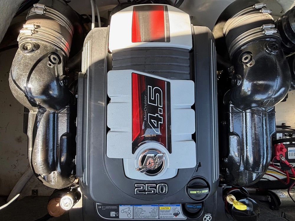 2022 Glastron Gt 205 Mercruiser 4.5l alt