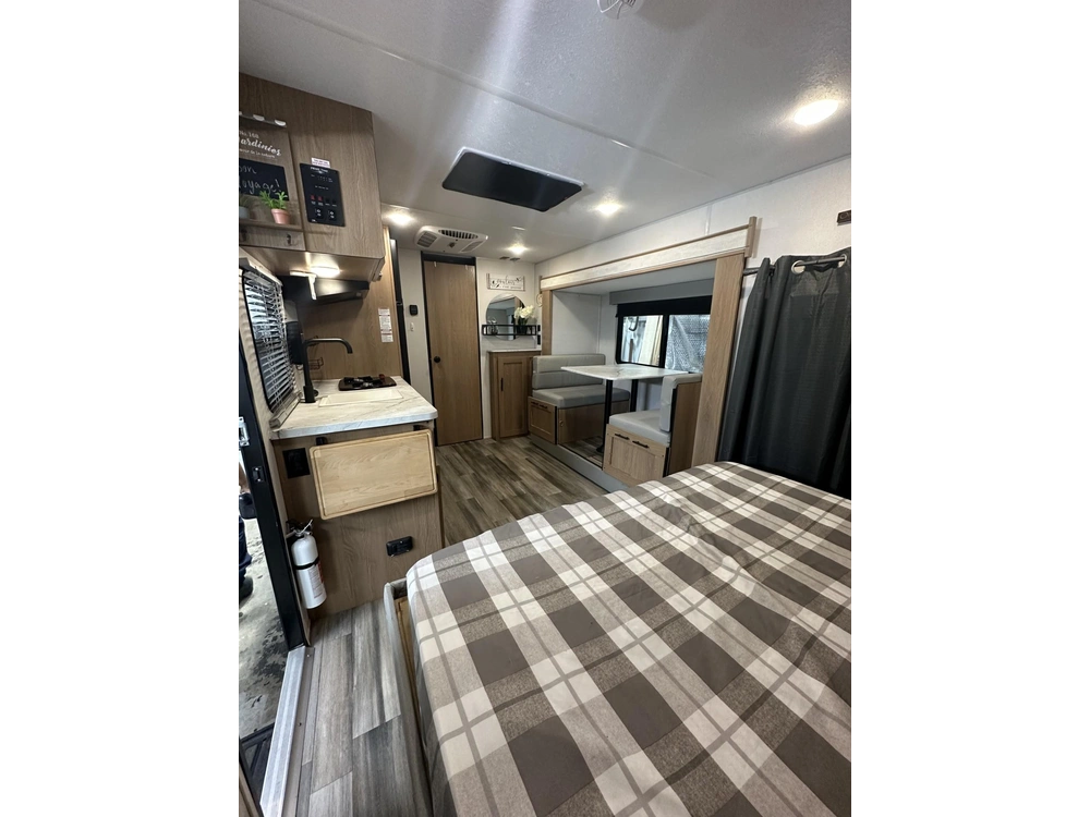 2022 Prime Time Avenger 17fqs alt