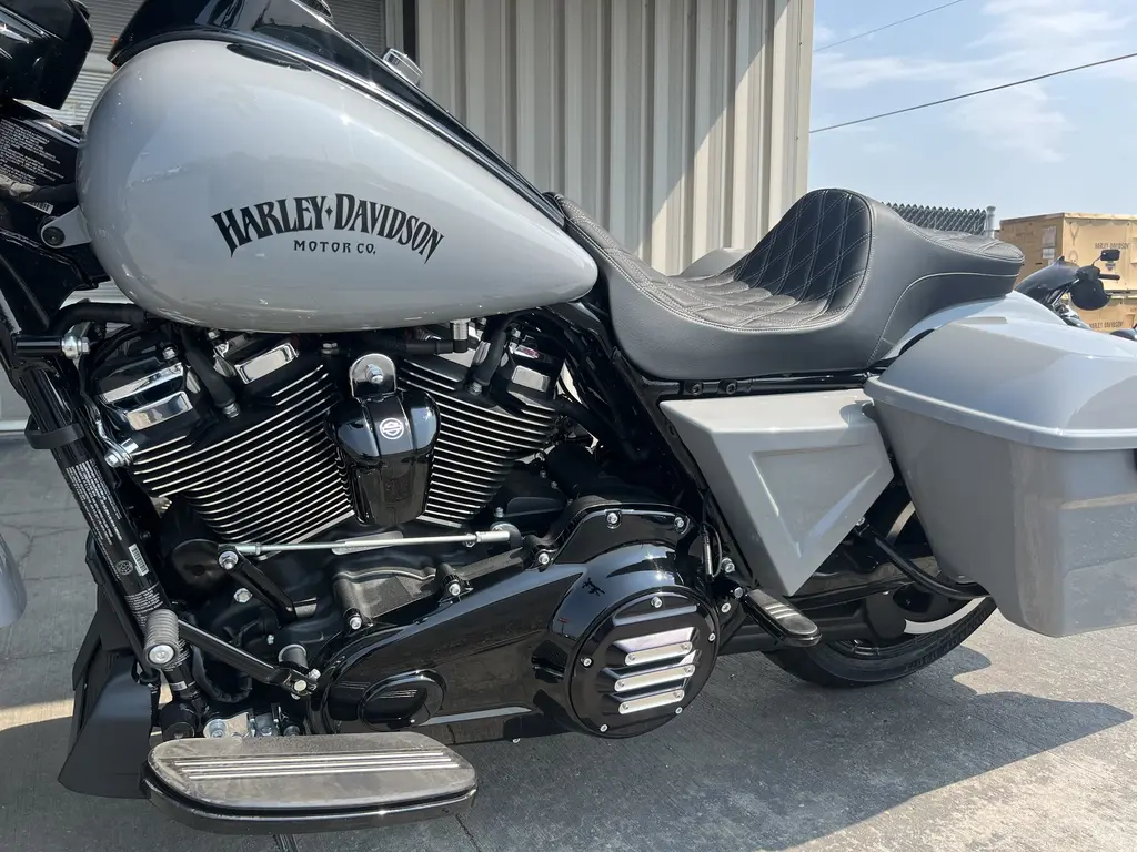 New 2024 Harley-Davidson ROAD KING SPECIAL in Winnipeg Harley
