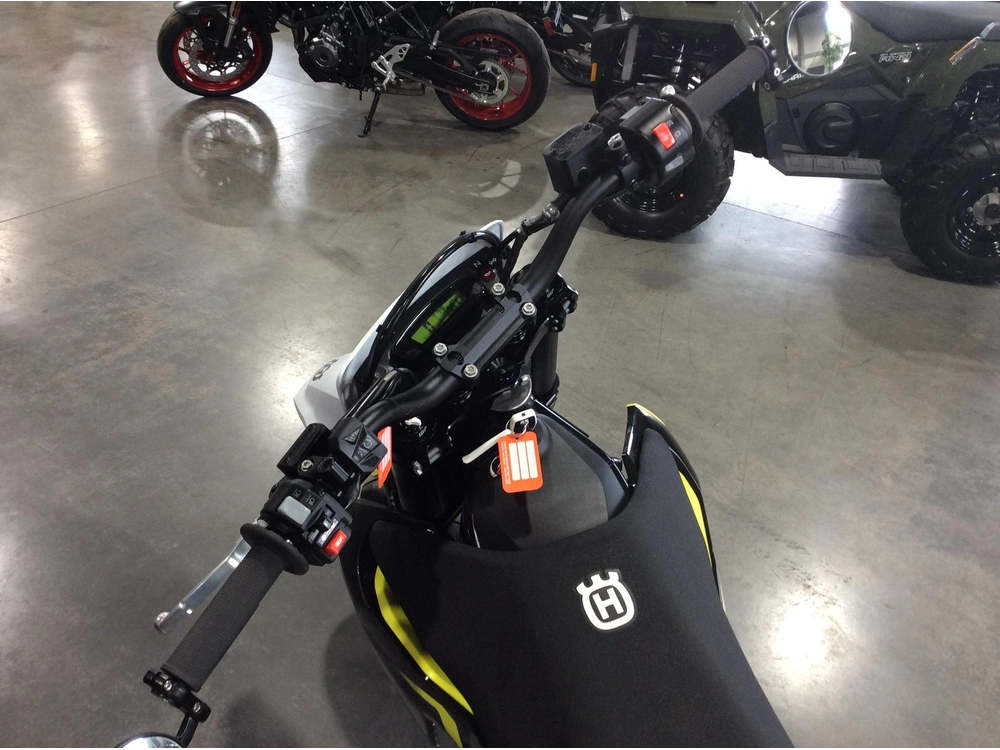2023 Husqvarna 701 Superm alt