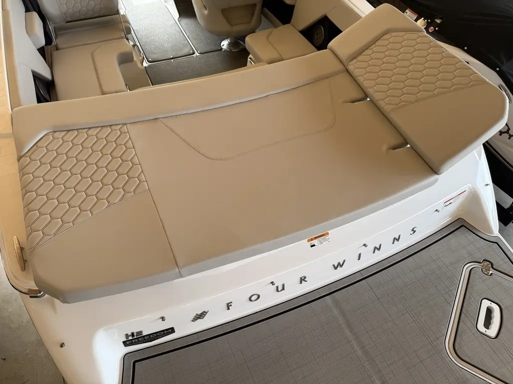 2026 Four Winns H2 Freedom Mercruiser 4.5l alt