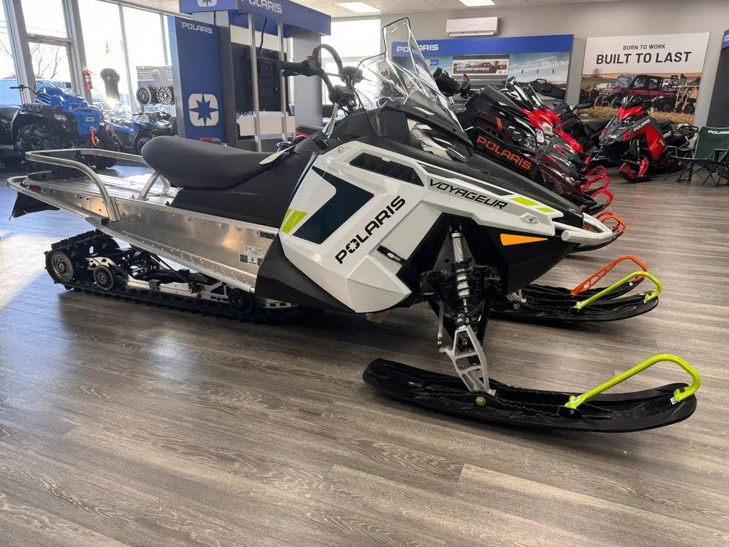 2025 Polaris Indy Voyageur - 550 155 E.S WHITE