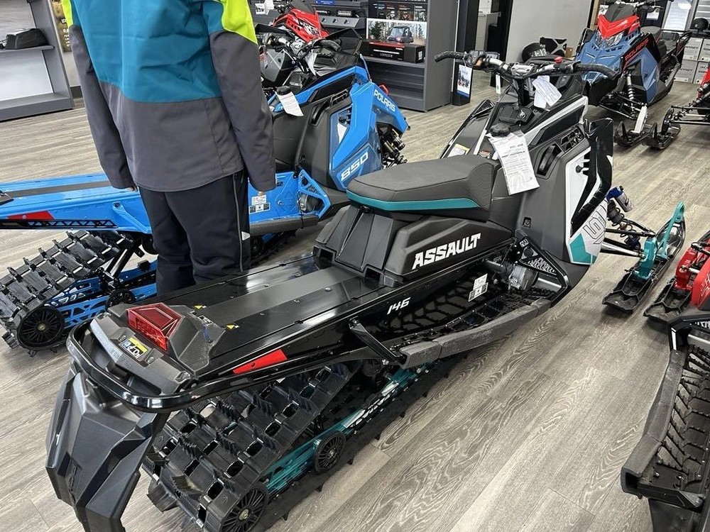 2025 Polaris Switchback 9r 146 E.s 2.0 White Metallic & Radiant Green alt