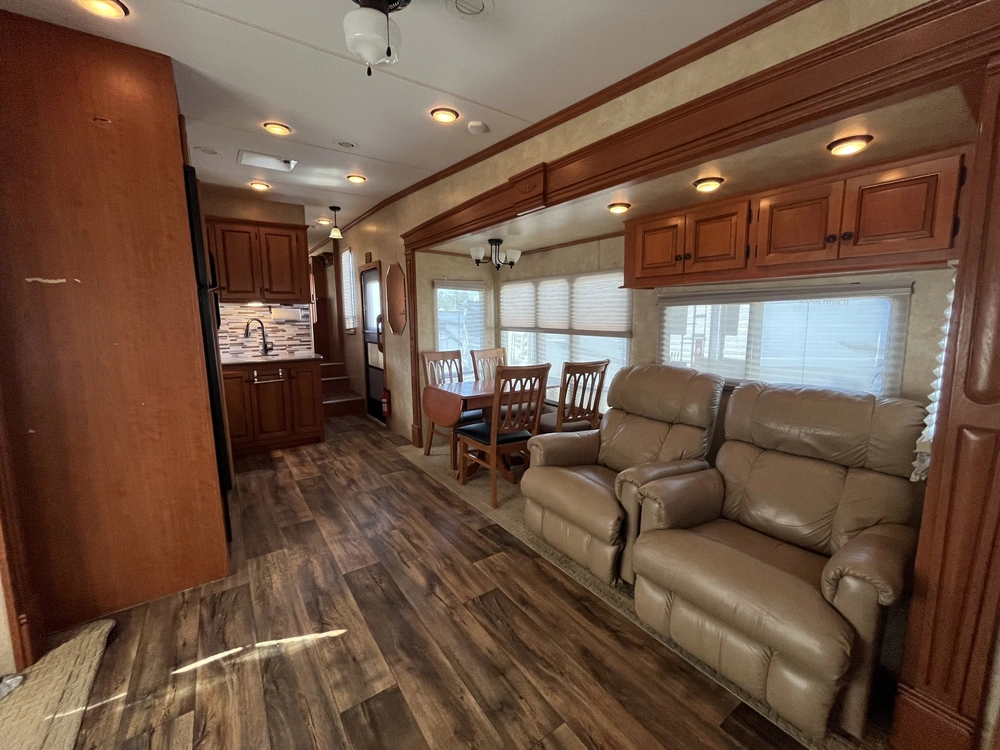Forest River Cardinal 3640r 2010 alt