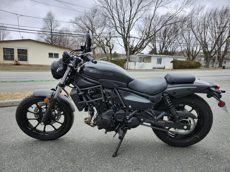 2024 Kawasaki ELIMINATOR 500 NOIR Rabais inclus dans le prix final