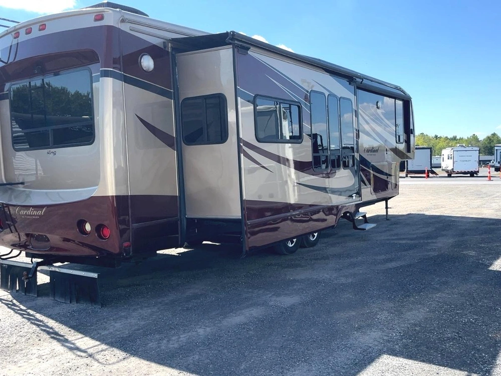 Forest River Cardinal 3640r 2010 alt