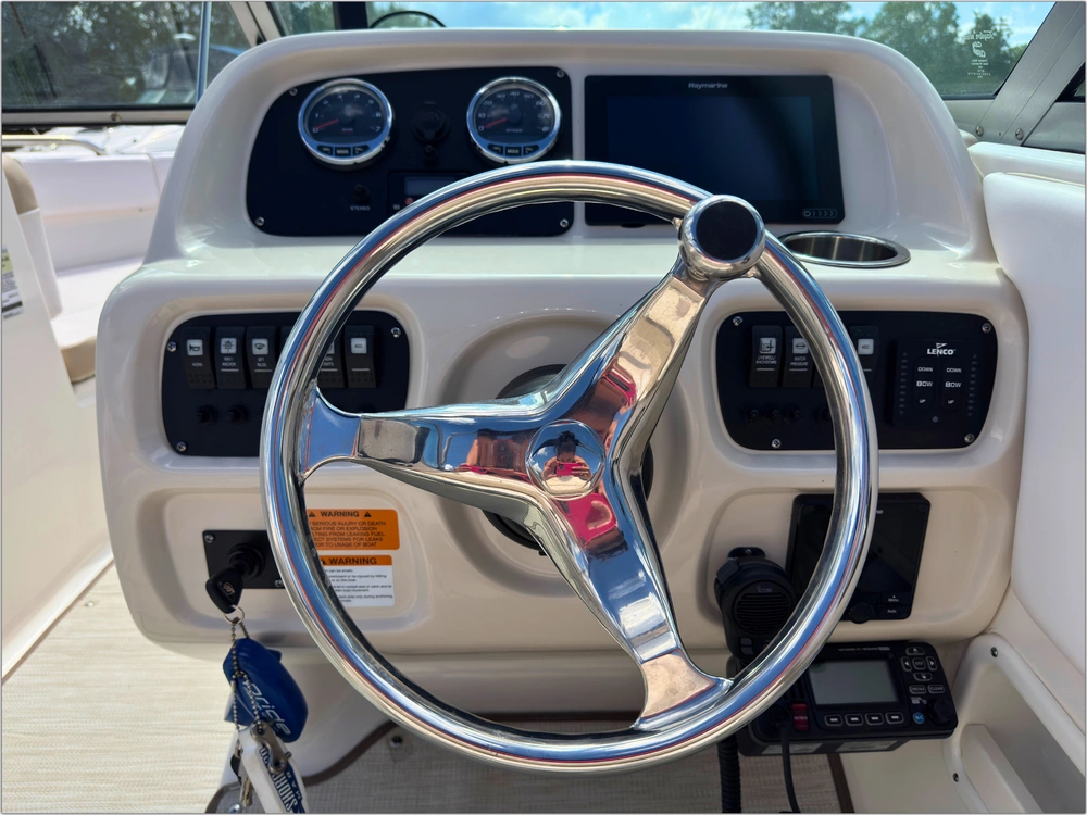 2018 Robalo R227 alt