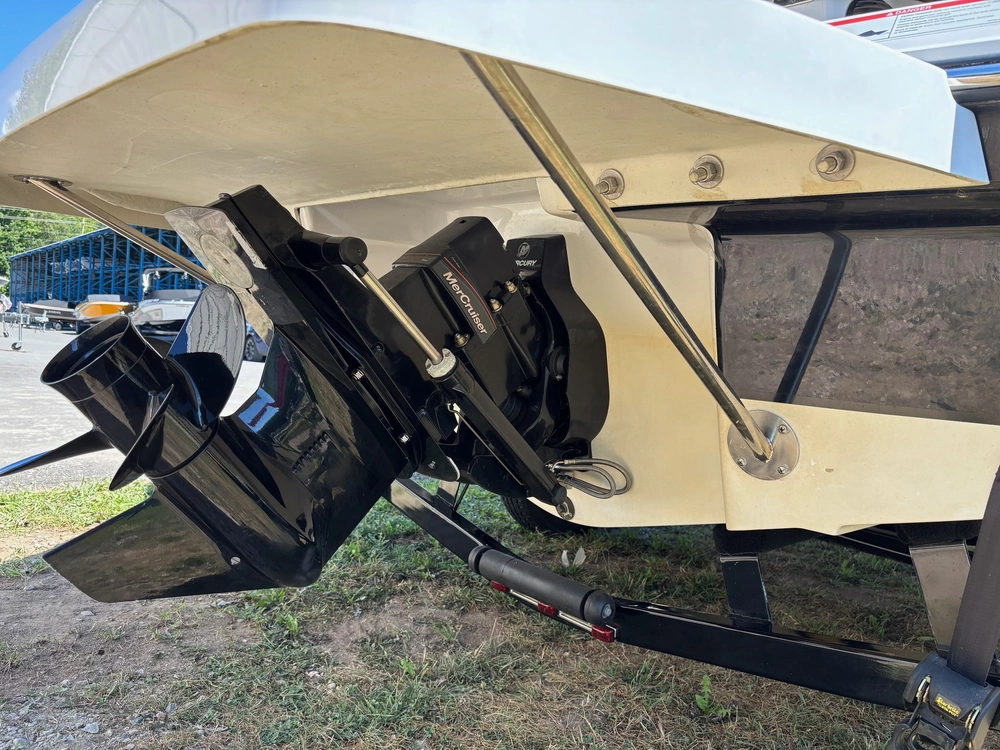2022 Glastron Gt 205 Mercruiser 4.5l alt