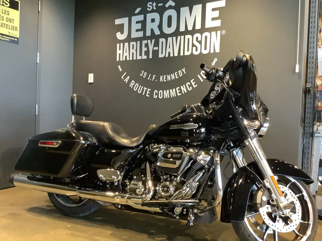 2022 Harley-Davidson Street  Glide - FLHX