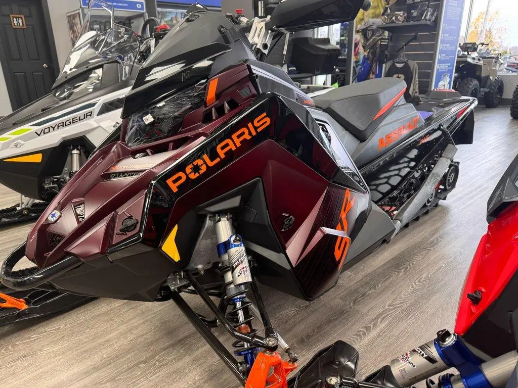 Polaris Switchback Assault 2025 - 9R 146 ES MATTE DARK CHERRY & GLOSS BLACK