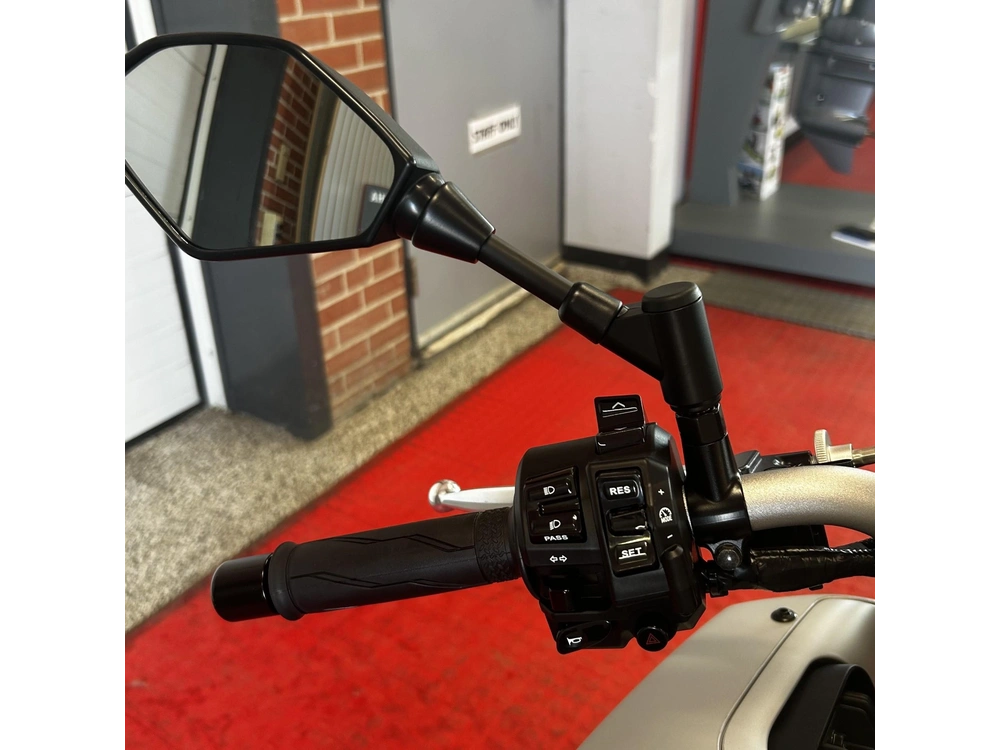 2025 Yamaha Mt 10 alt