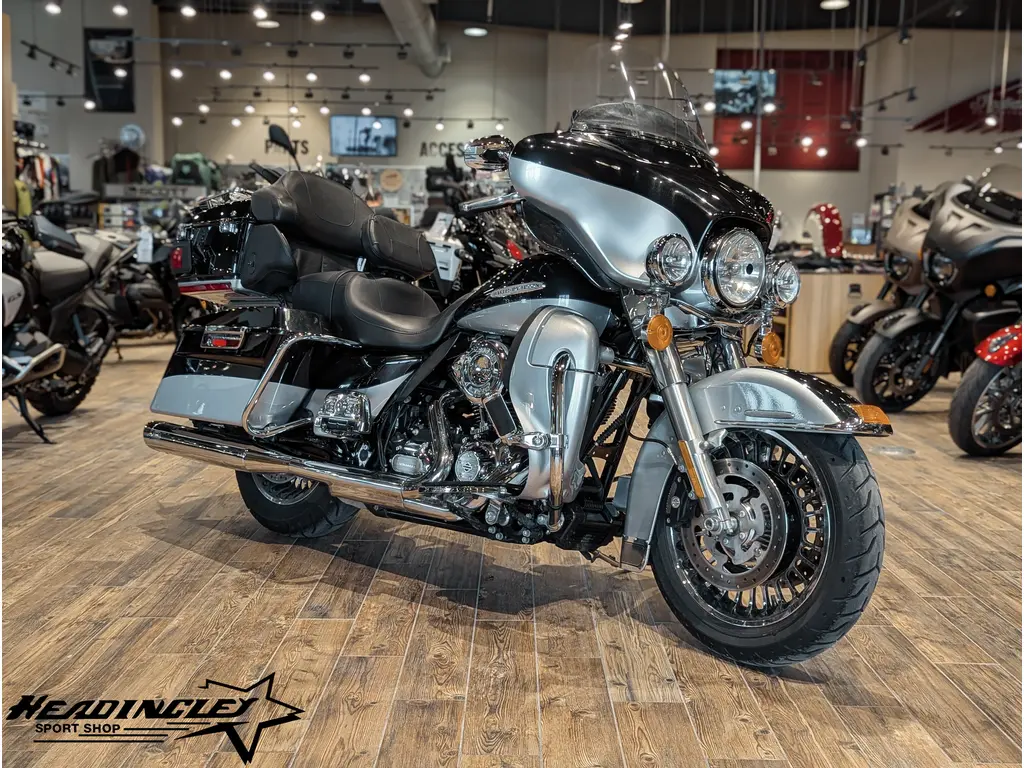 2013 Harley-Davidson Electra Glide Ultra Limited // Midnight Pearl/Brilliant Silver Pearl
