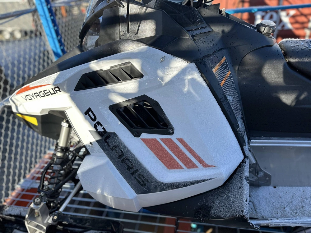 2024 Polaris 550 Voyageur 155 - White Lightning alt