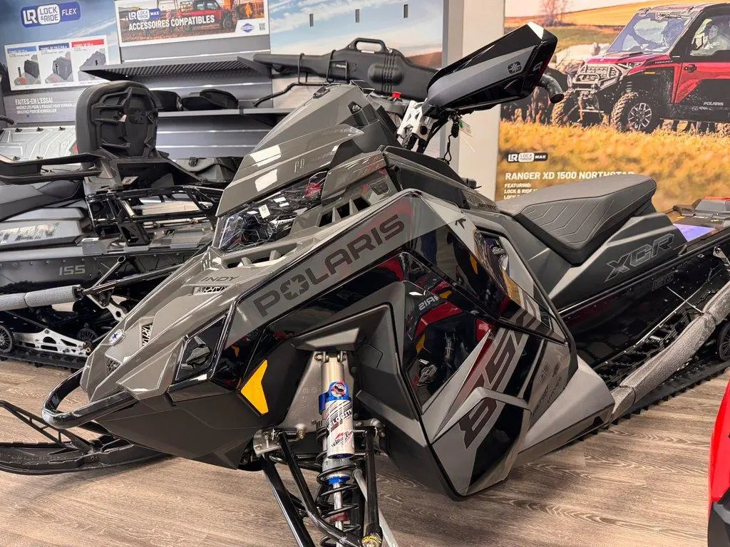 Polaris INDY XCR 850 136 SHADOW GRAY & GLOSS BLACK 2025