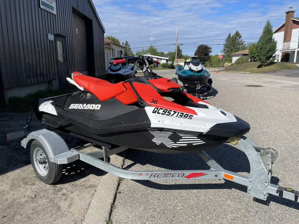 Used 2025 Sea-doo Spark Trixx 3 Up (kit) in Mont-Laurier - F