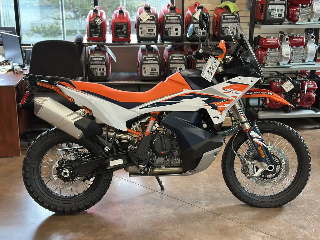 2025 KTM Adventure 890 R - Orange / White / Blue