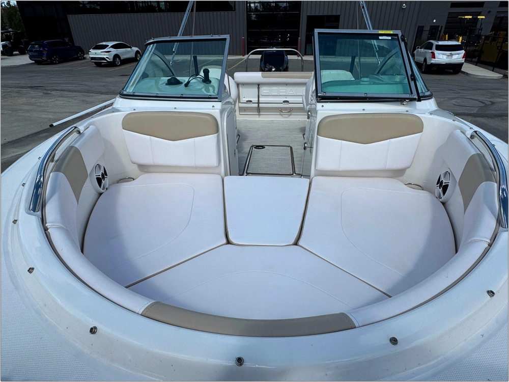 2018 Robalo R227 alt