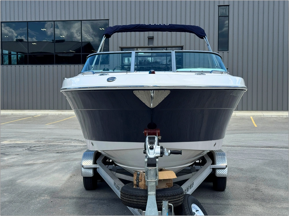 2018 Robalo R227 alt