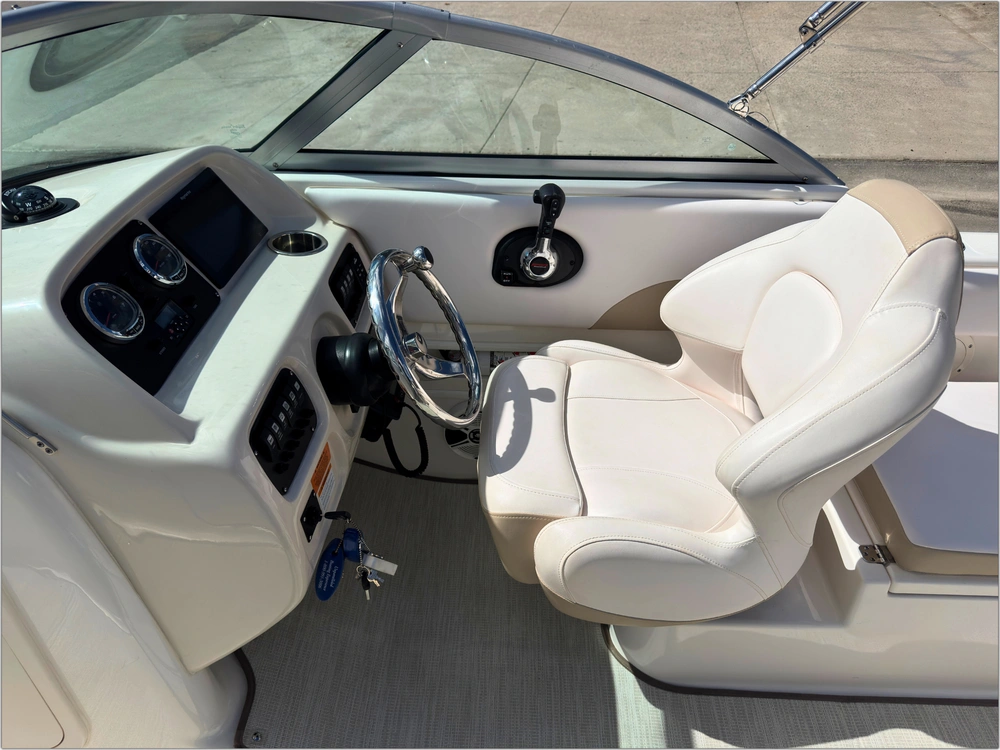 2018 Robalo R227 alt