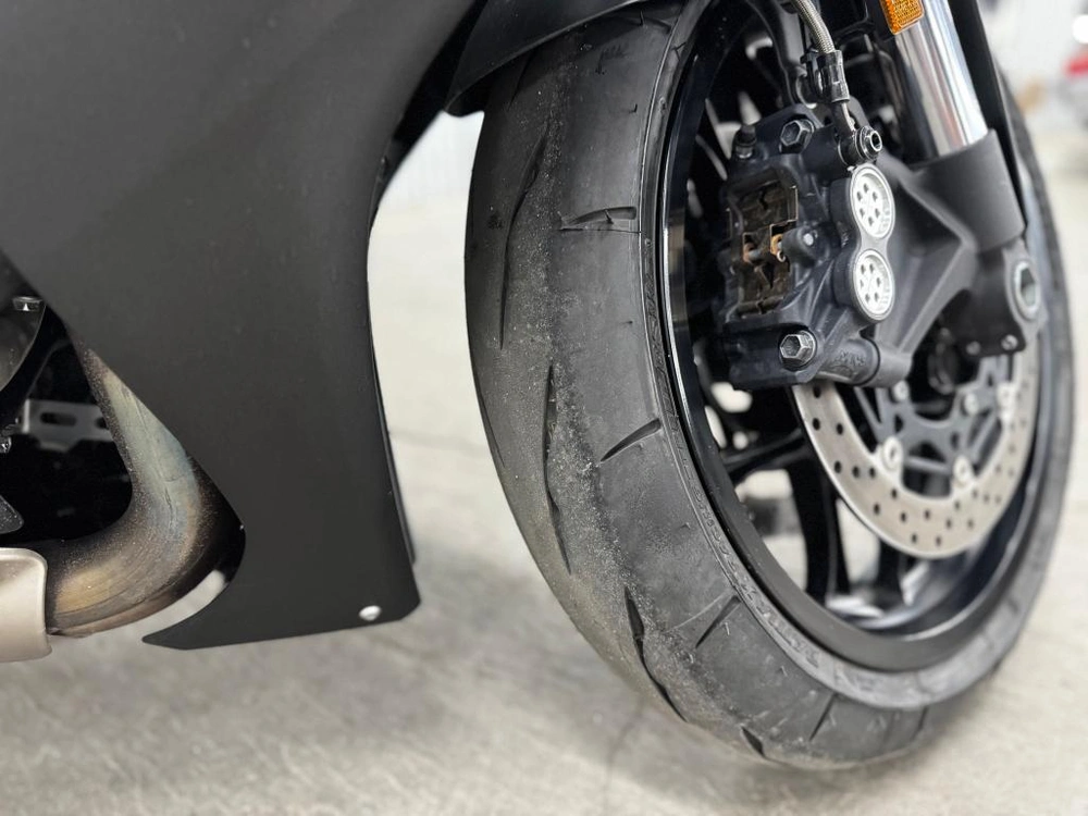 Yamaha R1 2024 alt